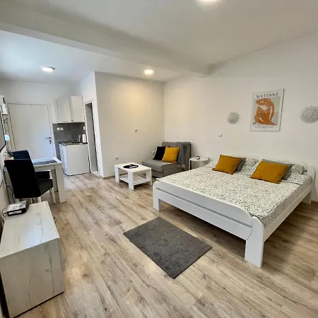 Loric アパート *